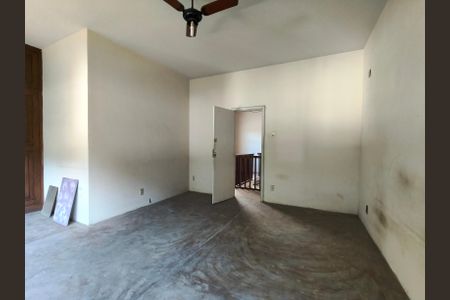 Casa à venda com 628m², 5 quartos e 2 vagas Casa à venda com 628m², 5 quartos e 2 vagasQuarto 3