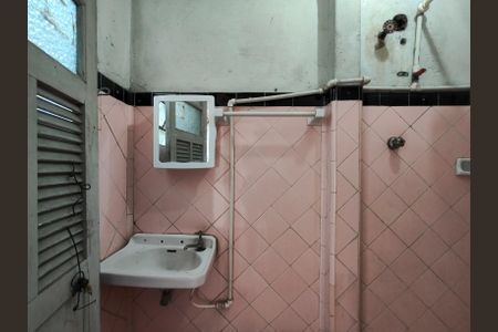 Casa à venda com 628m², 5 quartos e 2 vagas Casa à venda com 628m², 5 quartos e 2 vagasBanheiro 2