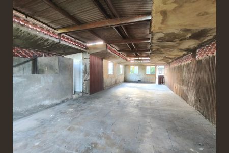 Casa à venda com 628m², 5 quartos e 2 vagas Casa à venda com 628m², 5 quartos e 2 vagasTerraço