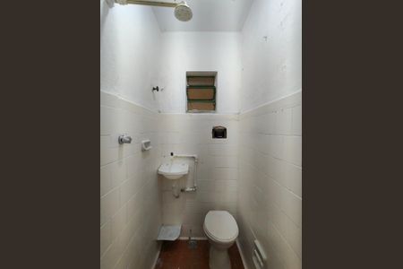 Casa à venda com 628m², 5 quartos e 2 vagas Casa à venda com 628m², 5 quartos e 2 vagasBanheiro da Suíte 2