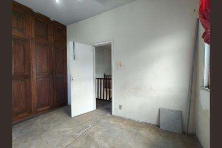 Casa à venda com 628m², 5 quartos e 2 vagas Casa à venda com 628m², 5 quartos e 2 vagasQuarto 4