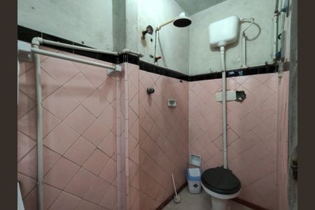 Casa à venda com 628m², 5 quartos e 2 vagas Casa à venda com 628m², 5 quartos e 2 vagasBanheiro 2