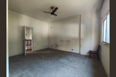 Casa à venda com 628m², 5 quartos e 2 vagas Casa à venda com 628m², 5 quartos e 2 vagasQuarto 3