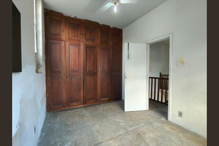 Casa à venda com 628m², 5 quartos e 2 vagas Casa à venda com 628m², 5 quartos e 2 vagasQuarto 4