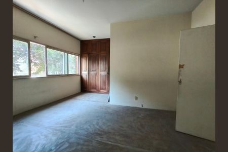 Casa à venda com 628m², 5 quartos e 2 vagas Casa à venda com 628m², 5 quartos e 2 vagasQuarto 3