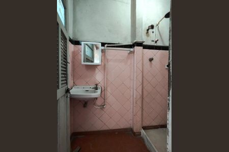 Casa à venda com 628m², 5 quartos e 2 vagas Casa à venda com 628m², 5 quartos e 2 vagasBanheiro 2