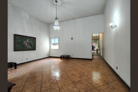 Casa à venda com 628m², 5 quartos e 2 vagas Casa à venda com 628m², 5 quartos e 2 vagasSala