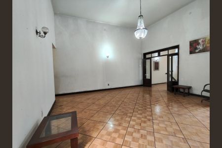 Casa à venda com 628m², 5 quartos e 2 vagas Casa à venda com 628m², 5 quartos e 2 vagasSala