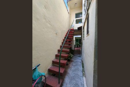 Casa à venda com 628m², 5 quartos e 2 vagas Casa à venda com 628m², 5 quartos e 2 vagasEscada