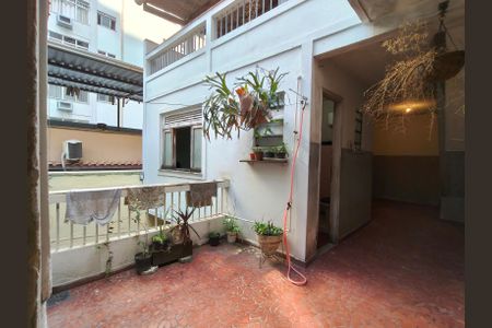 Casa à venda com 628m², 5 quartos e 2 vagas Casa à venda com 628m², 5 quartos e 2 vagasQuintal