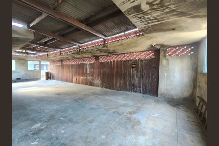 Casa à venda com 628m², 5 quartos e 2 vagas Casa à venda com 628m², 5 quartos e 2 vagasTerraço