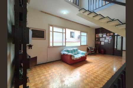 Casa à venda com 628m², 5 quartos e 2 vagas Casa à venda com 628m², 5 quartos e 2 vagasSala