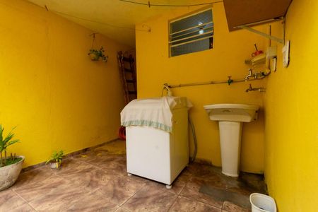 Casa à venda com 115m², 5 quartos e 2 vagasCasa 1: Área de Serviço