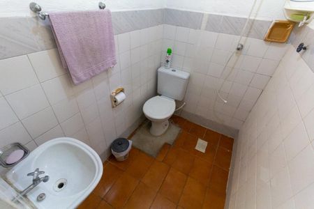 Casa à venda com 115m², 5 quartos e 2 vagasCasa 1: Banheiro 1