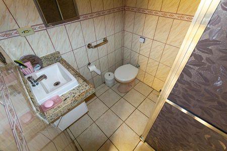 Casa à venda com 115m², 5 quartos e 2 vagasCasa 1: Banheiro 2