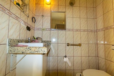 Casa à venda com 115m², 5 quartos e 2 vagasCasa 1: Banheiro 2