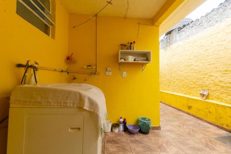 Casa à venda com 115m², 5 quartos e 2 vagasCasa 1: Área de Serviço