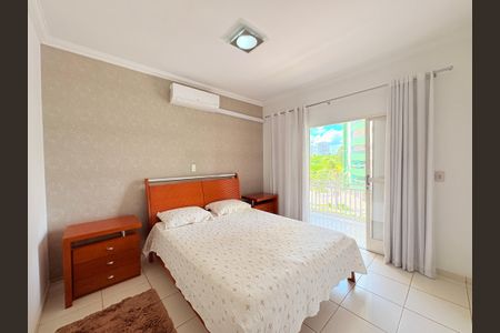 Casa à venda com 230m², 3 quartos e 3 vagasSuíte