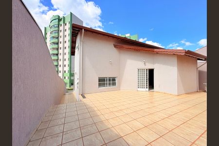 Casa à venda com 230m², 3 quartos e 3 vagasQuintal