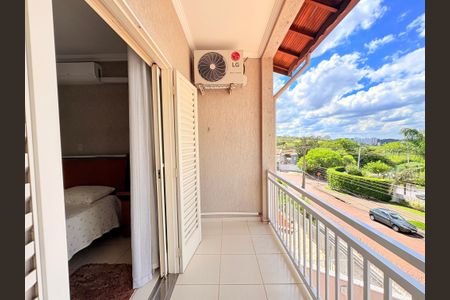 Casa à venda com 230m², 3 quartos e 3 vagasSacada da Suíte