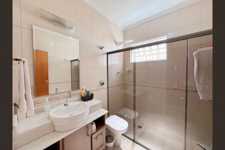 Casa à venda com 230m², 3 quartos e 3 vagasBanheiro da Suíte