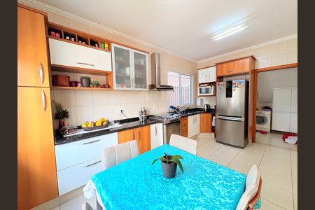 Casa à venda com 230m², 3 quartos e 3 vagasCozinha