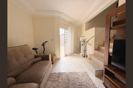 Casa à venda com 230m², 3 quartos e 3 vagasSala de TV