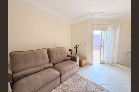 Casa à venda com 230m², 3 quartos e 3 vagasSala de TV