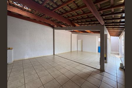 Casa à venda com 230m², 3 quartos e 3 vagasGaragem