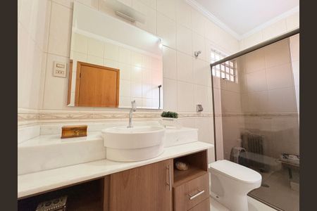 Casa à venda com 230m², 3 quartos e 3 vagasBanheiro Social