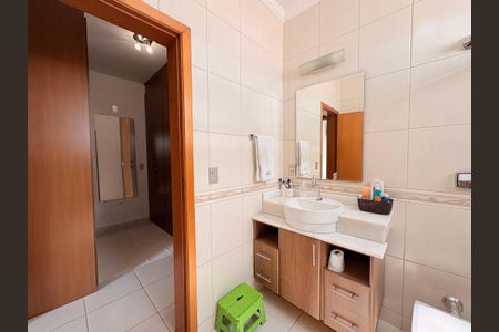 Casa à venda com 230m², 3 quartos e 3 vagasBanheiro da Suíte