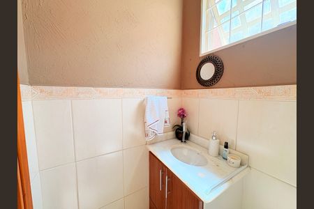 Casa à venda com 230m², 3 quartos e 3 vagasLavabo