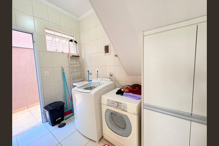 Casa à venda com 230m², 3 quartos e 3 vagasÁrea de Serviço