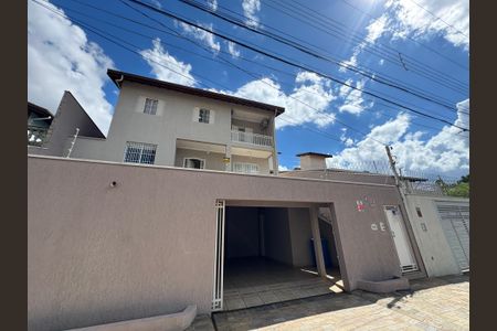 Casa à venda com 230m², 3 quartos e 3 vagasFachada