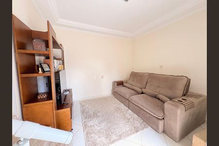 Casa à venda com 230m², 3 quartos e 3 vagasSala de TV