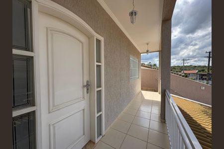 Casa à venda com 230m², 3 quartos e 3 vagasEntrada da Casa