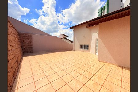 Casa à venda com 230m², 3 quartos e 3 vagasQuintal