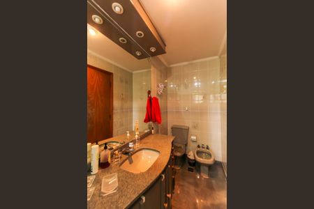 Apartamento para alugar com 206m², 3 quartos e 3 vagasBanheiro da Suíte 1