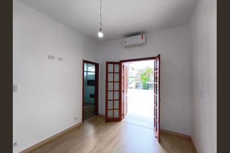 Casa à venda com 150m², 3 quartos e 2 vagas Casa à venda com 150m², 3 quartos e 2 vagasSuíte