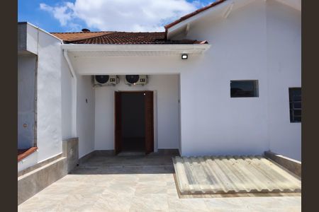Casa à venda com 150m², 3 quartos e 2 vagas Casa à venda com 150m², 3 quartos e 2 vagasVaranda da Suíte