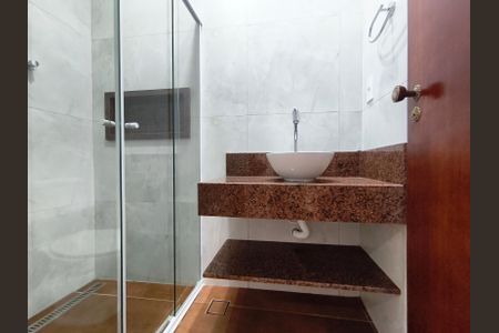 Casa à venda com 150m², 3 quartos e 2 vagas Casa à venda com 150m², 3 quartos e 2 vagasBanheiro