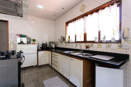 Apartamento à venda com 256m², 3 quartos e 4 vagas Apartamento à venda com 256m², 3 quartos e 4 vagasCozinha