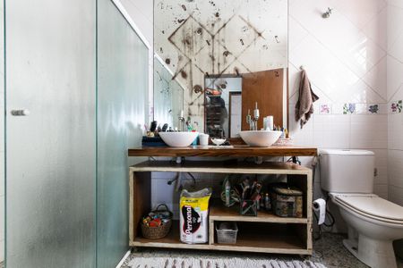 Apartamento à venda com 256m², 3 quartos e 4 vagas Apartamento à venda com 256m², 3 quartos e 4 vagasBanheiro da Suíte