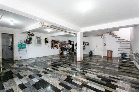 Apartamento à venda com 256m², 3 quartos e 4 vagas Apartamento à venda com 256m², 3 quartos e 4 vagasGaragem