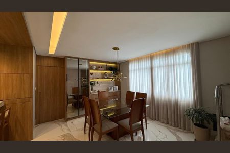 Apartamento à venda com 210m², 4 quartos e 3 vagasSala