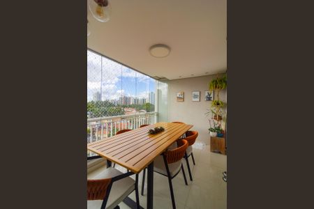 Apartamento à venda com 107m², 3 quartos e 2 vagasVaranda