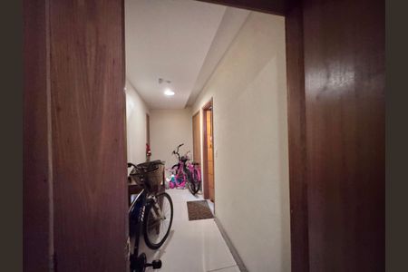 Apartamento à venda com 117m², 3 quartos e 2 vagasCorredor de Acesso a porta Social