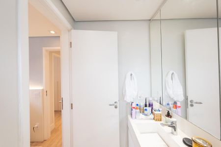 Apartamento à venda com 67m², 2 quartos e 1 vaga Apartamento à venda com 67m², 2 quartos e 1 vagaBanheiro da Suíte