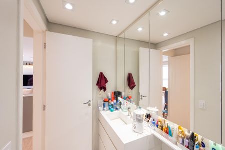 Apartamento à venda com 67m², 2 quartos e 1 vaga Apartamento à venda com 67m², 2 quartos e 1 vagaBanheiro Social