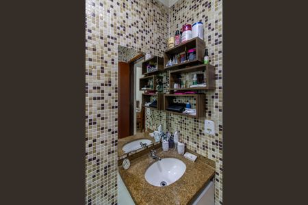 Casa à venda com 121m², 2 quartos e 1 vaga Casa à venda com 121m², 2 quartos e 1 vagaBanheiro